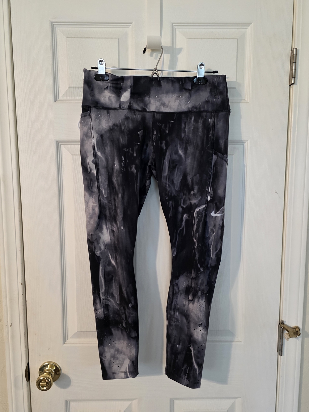 Nike Black and Gray Marble-Print Performance Leggings